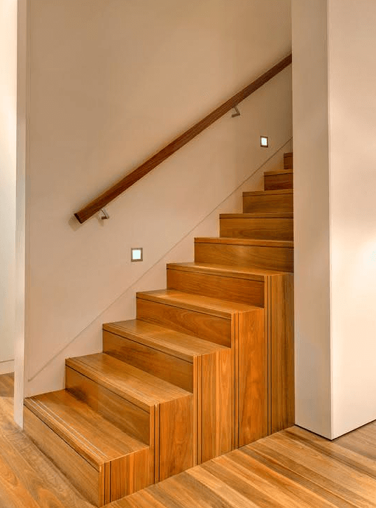 Tổng hợp những cầu thang gỗ đẹp độc và sang trọng nhất 2021